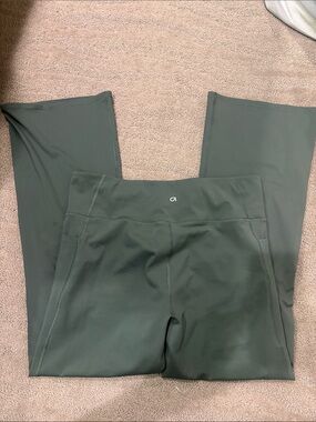 GAP Women's High-Rise Flared Leg Pants in Dark Green